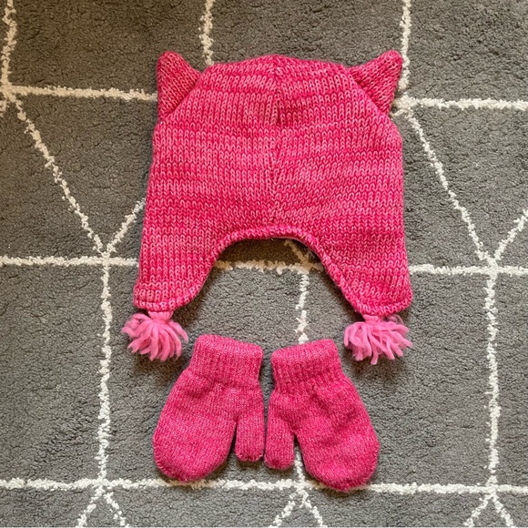 Childrens Place 6-12m matching hat and mitten set - Picture 3 of 3